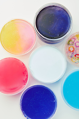 포토 JPG 스튜디오촬영 놀이 종류 사람없음 하이앵글 장난감 여러개 다양 흰배경 고체 슬라임 국내포토 뷰포인트 다수 백그라운드 실내 흰색 파일형식