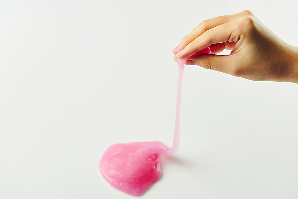 포토 JPG 스튜디오촬영 손 놀이 신체부위 장난감 잡기 흰배경 고체 늘이기 슬라임 국내포토 백그라운드 모션 실내 사람 흰색 파일형식