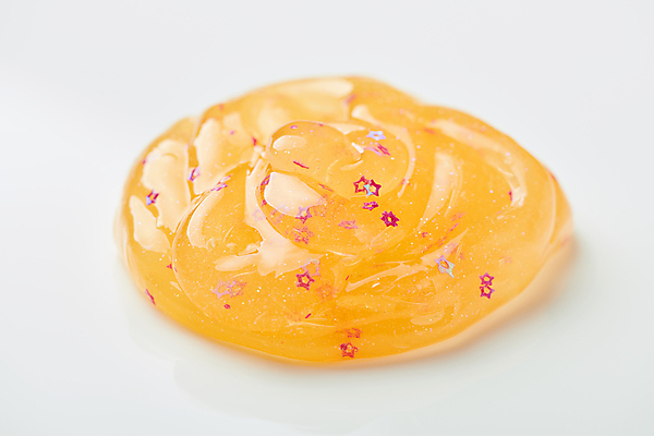 포토 JPG 스튜디오촬영 놀이 사람없음 하이앵글 장난감 노란색 흰배경 고체 슬라임 국내포토 뷰포인트 컬러 백그라운드 실내 흰색 파일형식