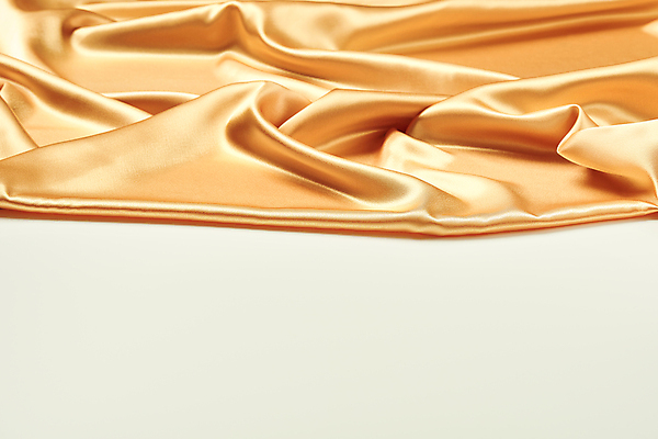 포토 JPG 스튜디오촬영 백그라운드 실내 사람없음 노란색 주름 실크 흰배경 질감 카피스페이스 국내포토 컬러 내부 공백 흰색 직물 파일형식