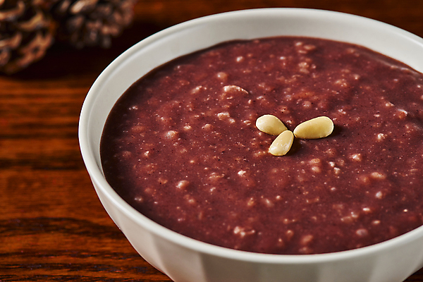 포토 JPG 스튜디오촬영 그릇 한식 실내 근접촬영 사람없음 겨울음식 겨울간식 잣 동지 동지팥죽 팥죽 나무배경 국내포토 식기 음식 뷰포인트 백그라운드 겨울 디저트 내부 견과류 죽 파일형식