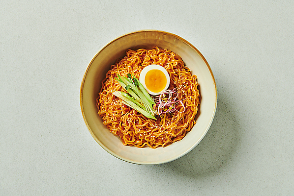 포토 JPG 스튜디오촬영 그릇 회색배경 오이 실내 요리 사람없음 하이앵글 계란 분식 무순 비빔면 국내포토 식기 음식 뷰포인트 백그라운드 채소 내부 알 회색 새싹채소 파일형식