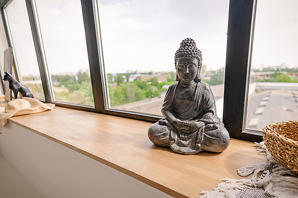 포토 JPG 해외이미지 전통 아시아 종교 문화 얼굴 선 조각 불교 선반 주택 실내 한명 목재 장식 인테리어 조각상 숫자 믿음 검은색 피규어 의식 심볼 명상 부처 신성 고립 숭배 스리랑카 신앙심 여신 제단 해외포토 나무 문자 1 디자인 감정 나라 컬러 가구 재료 사람 내부 건물 신체부위 조형물 미니어처 파일형식 이미지허브