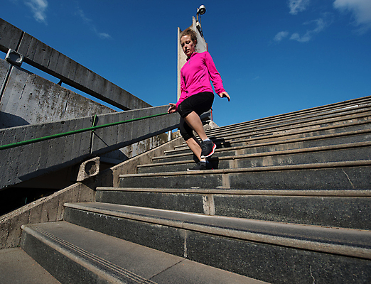 포토 JPG 해외이미지 전신 라이프스타일 여자 아침 건강 한명 성인 야외 앞모습 운동복 달리기 조깅 계단 유산소운동 러닝 성인여자한명만 내려오기 해외포토 주간 1 옷 뷰포인트 모션 사람 생활 운동 여자한명만 성인여자만 파일형식 이미지허브