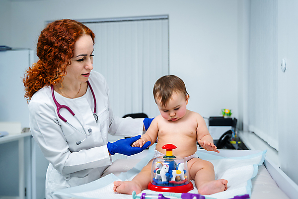 포토 JPG 해외이미지 직업 여자 어린이 유니폼 청진기 건강 병원 실험 사람 두명 사무실 약 진료 방 시험 환자 의사 아기 직원 문서 방문 돌봄 소아과의사 해외포토 옷 교육 비즈니스 의학 의료기기 모션 의료진 파일형식 이미지허브
