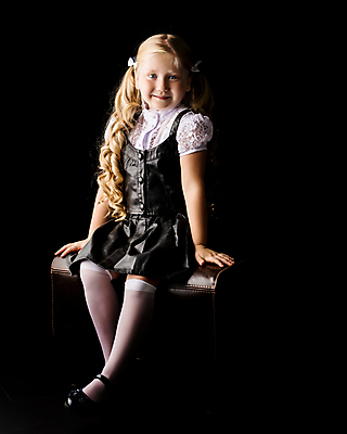 포토 JPG 해외이미지 백인 모델 라이프스타일 헤어스타일 손 드레스 여자 행복 얼굴 어린이 포즈 백그라운드 천사 건강 한명 미소 사람 뷰티 유행 검은색 기쁨 흰색 표현 아기 우아함 달콤 작음 피부 광택 결백 고립 천진난만 해외포토 서양인 1 옷 감정 컬러 컨셉 표정 생활 신체부위 맛 크기 파일형식 이미지허브