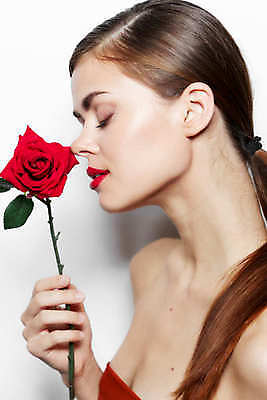 포토 JPG 해외이미지 백인 여자 포즈 한명 들기 상반신 성인 옆모습 화장 뷰티 장미 눈감음 성인여자한명만 해외포토 서양인 1 꽃 뷰포인트 모션 사람 여자한명만 성인여자만 파일형식 이미지허브