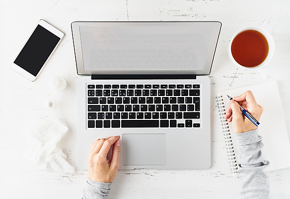 포토 JPG 해외이미지 손 여자 컨셉 상의 인터넷 통신 회의 건강 한명 치료 노트북 컴퓨터 약 디지털 스크린 모니터 고통 추위 환자 정보 바이러스 질병 검색 온라인쇼핑 온라인 셀프 조언 목업 생존 가상 해외포토 1 옷 감정 비즈니스 의학 사람 신체부위 전자제품 쇼핑 파일형식 이미지허브