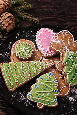 포토 JPG 해외이미지 크리스마스 실내 사람없음 쿠키 크리스마스트리모양쿠키 진저쿠키 나무배경 해외포토 기념일 백그라운드 디저트 내부 파일형식 이미지허브