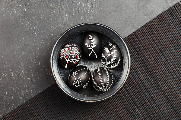 포토 JPG 해외이미지 전통 디자인 컨셉 휴가 부활절 기념 사람없음 장식 검은색 축하 인사 신용카드 염색 밀랍 방법 왁스 우크라이나 미니멀 해외포토 기념일 유럽 컬러 금융 예절 파일형식 이미지허브