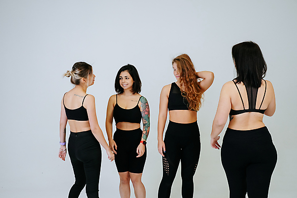 포토 JPG 해외이미지 백인 모델 라이프스타일 여자 행복 얼굴 포즈 백그라운드 컨셉 신체 여러명 성인 일상 친구 뷰티 숫자 유행 우정 기쁨 흰색 그룹 정상 몸무게 큼 플러스 비만 긍정 치수 고립 넘어짐 지원 스타일 해외포토 서양인 문자 기호 감정 컬러 다수 관계 모션 사람 라이프 생활 신체부위 크기 몸매 파일형식 이미지허브