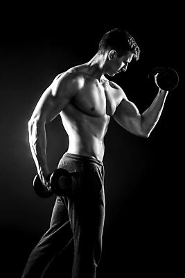 포토 JPG 해외이미지 남자 검은배경 근육 흑백 한명 들기 상반신 성인 옆모습 아령 보디빌더 근육질 성인남자한명만 해외포토 1 뷰포인트 백그라운드 모션 촬영기법 사람 검은색 보디빌딩 몸매 남자한명만 성인남자만 파일형식 이미지허브