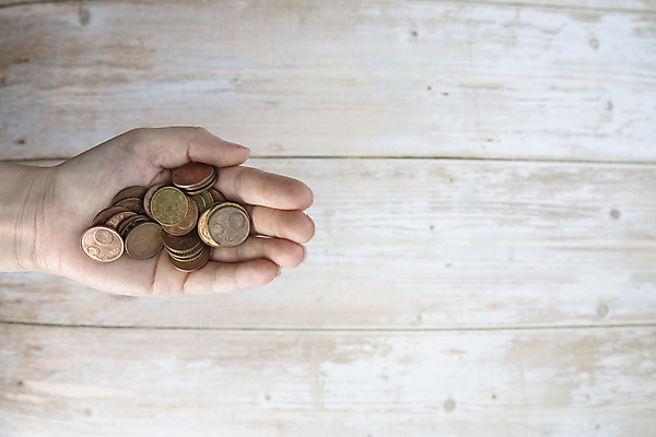 포토 JPG 해외이미지 손 백그라운드 컨셉 돈 비즈니스 손바닥 사람 사람없음 목재 금융 경제 쌓기 우주 달러 동전 저축 유로 성장 흰색 잡기 변화 시장 재산 황금 구매 주기 투자 결제 이익 수익 흙더미 대출 센트 수입 헬프 자선단체 해외포토 나무 컬러 재료 모션 신체부위 쇼핑 흙 도움 그룹 자선 파일형식 더미 이미지허브