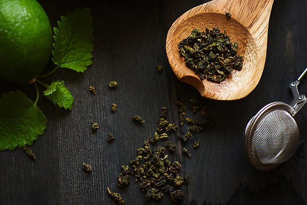 포토 JPG 해외이미지 잎 티타임 사람없음 하이앵글 라임 나무숟가락 찻잎 차거름망 해외포토 식물 뷰포인트 과일 휴식 차_음료 숟가락 파일형식 이미지허브