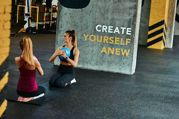 포토 JPG 해외이미지 백인 라이프스타일 여자 행복 스포츠 운동화 2 신체 공 교실 근육 휴식 바닥 실내 건강 사람 앉기 소녀 성인 두명 친구 운동복 운동 뷰티 강사 힘 활발 장비 에너지 보디빌딩 날씬함 연습 클럽 체육관 에어로빅 팔 필라테스 해외포토 서양인 직업 옷 교육 감정 어린이 신발 컨셉 학교 관계 모션 내부 생활 신체부위 헬스 춤 몸매 파일형식 이미지허브