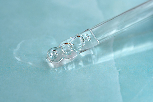 포토 JPG 해외이미지 얼굴 유리 건강 사람없음 물 파란색 뷰티 약 스파 화장품 거품 물방울 신선 투명 액체 붓기 떨어짐 피부 향수 피부관리 조제 내추럴 돌봄 바디케어 수분크림 신맛 에센스 피펫 화학물질 해외포토 자연요소 컬러 컨셉 의학 모션 재질 실험기구 신체부위 화학 맛 만들기 파일형식 이미지허브