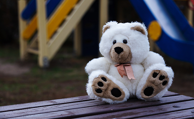 포토 JPG 해외이미지 디자인 어린이 인형 백그라운드 컨셉 벤치 곰 털 선물 사랑 앉기 사람없음 야외 목재 장식 컬러풀 장난감 뷰티 갈색 정원 곰인형 수확 흰색 아기 왼쪽 버리기 향수 복고 솜털 돌봄 옛날 입양 혼자 해외포토 나무 동물 감정 컬러 농업 의자 재료 포유류 모션 사람 화장품 방향 파일형식 이미지허브