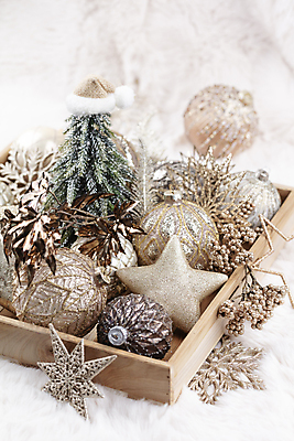 포토 JPG 해외이미지 별 크리스마스 실내 사람없음 크리스마스트리 미니어처 나무상자 흰배경 담기 미니트리 별모형 별장식 오너먼트 해외포토 자연요소 기념일 백그라운드 크리스마스장식 모션 내부 장식 상자 모형 흰색 파일형식 이미지허브