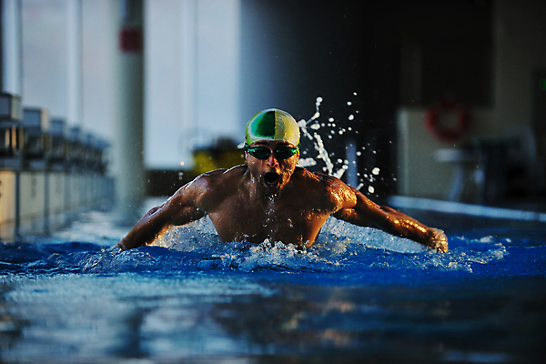 포토 JPG 해외이미지 백인 남자 수영복 스포츠 수영장 한명 사람 상반신 성인 앞모습 아웃포커스 물 운동 수영 수영선수 성인남자한명만 해외포토 자연요소 서양인 1 옷 뷰포인트 운동선수 촬영기법 건강 수상스포츠 남자한명만 성인남자만 파일형식 이미지허브