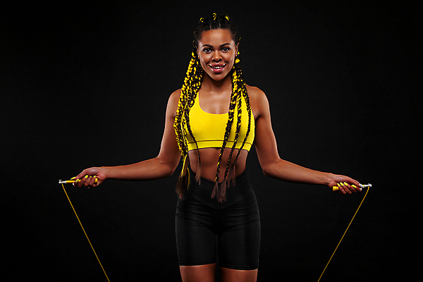 포토 JPG 해외이미지 여자 검은배경 실내 한명 들기 상반신 성인 앞모습 잡기 줄넘기 성인여자한명만 해외포토 1 뷰포인트 백그라운드 모션 사람 내부 운동 검은색 여자한명만 성인여자만 파일형식 이미지허브