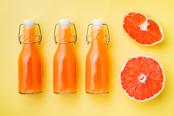 포토 JPG 해외이미지 조각 단면 유리병 사람없음 자몽 노란배경 자몽주스 해외포토 백그라운드 과일 병_용기 노란색 과일주스 파일형식 이미지허브