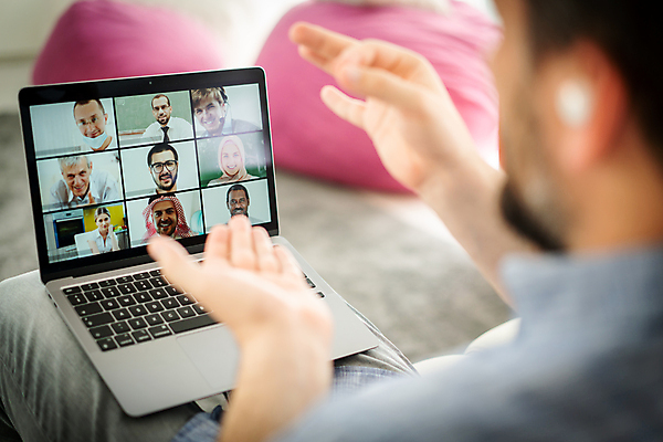 포토 JPG 해외이미지 백인 40대 인터넷 비즈니스 통신 회의 주택 사람 여러명 30대 노트북 컴퓨터 알약 스크린 업무 비즈니스맨 비즈니스우먼 그룹 동료 부름 온라인 동영상 진짜 프리랜서 해외포토 서양인 직업 여자 남자 중년 다수 관계 모션 건물 장년 전자제품 약 작업 직장인 파일형식 이미지허브