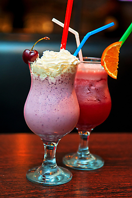 포토 JPG 해외이미지 오렌지 빨대 사람없음 아웃포커스 다양 체리 냉음료 스무디 휘핑크림 해외포토 음료 다수 과일 촬영기법 크림 휘핑 파일형식 이미지허브