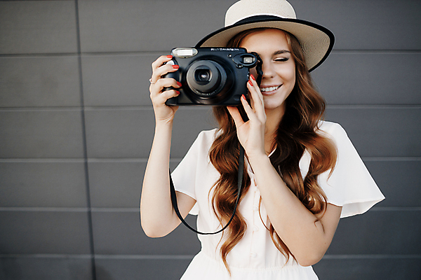 포토 JPG 해외이미지 1 라이프스타일 응시 여자 행복 바다 여행 청소년 자연 휴가 거리 함께함 한명 사람 앉기 성인 야외 두명 가로 뷰티 여행객 카메라 우정 기쁨 도시 사진사 미녀 긍정 성인만 해외포토 시선 감정 컨셉 모션 생활 친구 전자제품 작가 미인 생태계 파일형식 이미지허브