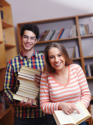 포토 JPG 해외이미지 여학생 여자 남자 남학생 청소년 실내 들기 상반신 두명 앞모습 10대 독서 도서관 십대만 해외포토 학생 교육 뷰포인트 모션 사람 내부 파일형식 이미지허브