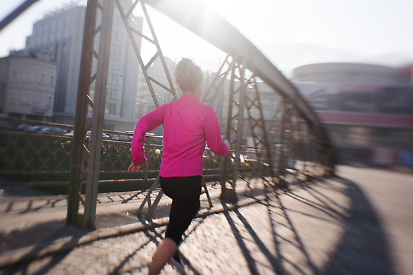 포토 JPG 해외이미지 전신 라이프스타일 여자 아침 건강 한명 성인 야외 뒷모습 운동복 달리기 조깅 햇빛 유산소운동 러닝 성인여자한명만 해외포토 주간 1 옷 뷰포인트 모션 사람 생활 운동 태양 여자한명만 성인여자만 파일형식 이미지허브