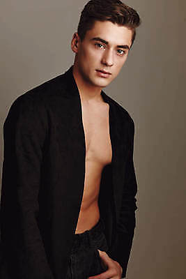 포토 JPG 해외이미지 백인 응시 남자 허리손 포즈 실내 한명 상반신 성인 앞모습 옆모습 근육질 성인남자한명만 갈색배경 바디프로필 해외포토 서양인 1 시선 뷰포인트 백그라운드 근육 사람 내부 갈색 헬스 몸매 남자한명만 성인남자만 파일형식 이미지허브