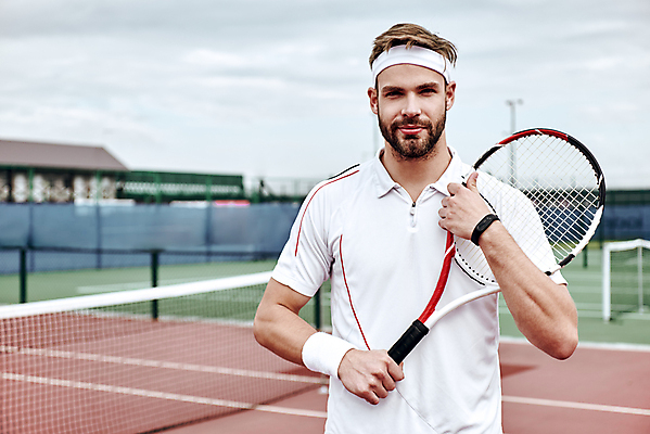 포토 JPG 해외이미지 주간 응시 남자 한명 들기 상반신 성인 야외 앞모습 아웃포커스 테니스 머리띠 테니스라켓 네트 테니스장 테니스복 성인남자한명만 해외포토 자연요소 1 시선 스포츠 뷰포인트 장신구 스포츠시설 모션 촬영기법 사람 운동복 구기 라켓 남자한명만 성인남자만 파일형식 이미지허브