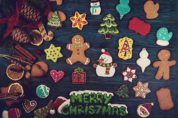 포토 JPG 해외이미지 크리스마스 눈사람 실내 사람없음 하이앵글 쿠키 솔방울 진저맨 크리스마스트리모양쿠키 진저쿠키 나무배경 해외포토 기념일 뷰포인트 백그라운드 디저트 내부 파일형식 이미지허브