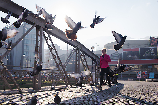 포토 JPG 해외이미지 전신 라이프스타일 여자 여러마리 조류 아침 건강 한명 성인 야외 앞모습 운동복 달리기 조깅 유산소운동 러닝 성인여자한명만 해외포토 주간 동물 1 옷 뷰포인트 다수 모션 사람 생활 운동 여자한명만 성인여자만 파일형식 이미지허브