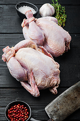 포토 JPG 해외이미지 그릇 실내 마늘 사람없음 닭고기 신선 날것 소금 후추 식칼 백리향 생닭 나무배경 해외포토 식기 백그라운드 채소 주방용품 육류 내부 닭 향신료 파일형식 이미지허브