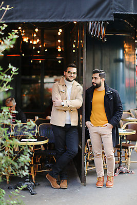 포토 JPG 해외이미지 모델 라이프스타일 옷 남자 행복 포즈 셔츠 성공 거리 말하기 대화 서기 사람 정장 소년 성인 야외 두명 친구 유행 우정 코트 도시 우아함 형제 스타일 해외포토 감정 어린이 컨셉 상의 가족 관계 모션 생활 외투 파일형식 이미지허브