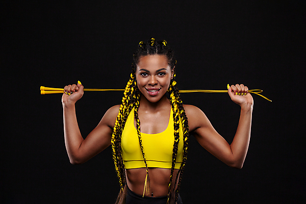 포토 JPG 해외이미지 여자 검은배경 실내 한명 상반신 성인 앞모습 잡기 줄넘기 성인여자한명만 해외포토 1 뷰포인트 백그라운드 모션 사람 내부 운동 검은색 여자한명만 성인여자만 파일형식 이미지허브