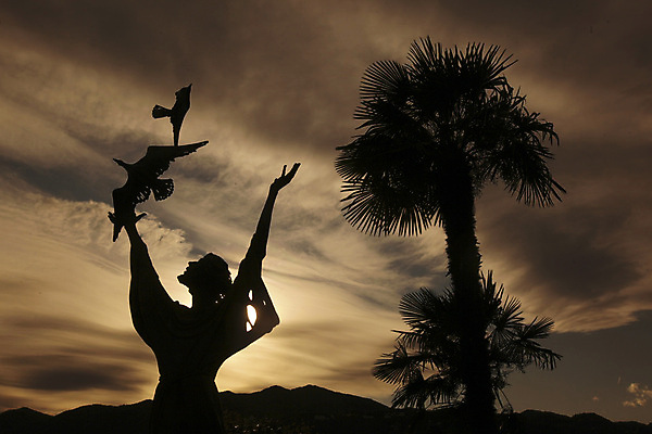 포토 JPG 해외이미지 공원 유럽 미술 사람없음 조각상 일몰 이탈리아 도시 정사각형 타운 천연기념물 산기슭 구시가지 해외포토 도형 공공시설 나라 문화예술 산 조형물 노을 파일형식 이미지허브
