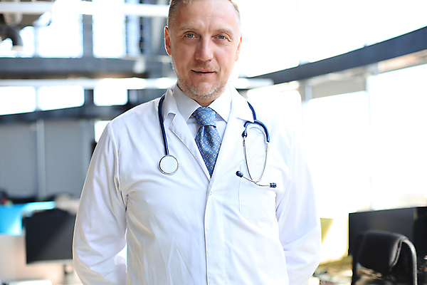 포토 JPG 해외이미지 백인 남자 행복 얼굴 과학 비즈니스 청진기 성공 건강 실험 한명 웃음 사람 경제 약 머리 꼬리표 믿음 기쁨 간호사 의사 코트 비즈니스맨 이름 은퇴 만족 슛 팔 보험 시민 셀프 옛날 치료사 해외포토 서양인 직업 1 감정 컨셉 의학 의료기기 표정 신체부위 라벨 외투 의료진 직장인 국민 파일형식 이미지허브