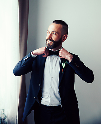 포토 JPG 해외이미지 전통 라이프스타일 손 옷 남자 감정 신랑 결혼 백그라운드 셔츠 비즈니스 성공 남편 나비넥타이 넥타이 관리 한명 사람 정장 턱시도 이벤트 성인 유행 코트 흰색 비즈니스맨 자신감 우아함 준비 기회 팔 조절 특별함 스타일 해외포토 1 잡화 컬러 컨셉 상의 생활 신체부위 외투 직장인 파일형식 이미지허브