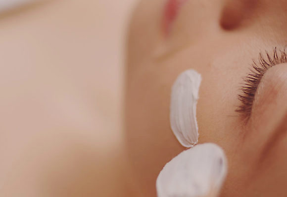 포토 JPG 해외이미지 여자 얼굴 실내 한명 근접촬영 상반신 성인 옆모습 아웃포커스 뷰티 눈감음 피부관리 팩 성인여자한명만 해외포토 1 뷰포인트 모션 촬영기법 사람 내부 신체부위 화장품 여자한명만 성인여자만 파일형식 이미지허브