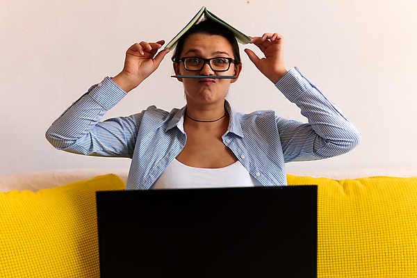 포토 JPG 해외이미지 백인 손 커플 어린이 겨울 인터넷 비즈니스 가족 엄마 휴식 아파트 주택 실내 건강 사랑 한명 사람 책 노트북 컴퓨터 소파 희망 임산부 임신 터치 의사 흰색 아기 잡기 기다림 태교 리빙 돌봄 쓰다듬기 해외포토 서양인 1 계절 감정 컬러 컨셉 의자 관계 모션 내부 건물 신체부위 전자제품 의료진 파일형식 이미지허브