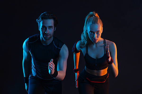 포토 JPG 해외이미지 모델 라이프스타일 배너 커플 여자 남자 스포츠 백그라운드 이동 컨셉 2 가족 모션 건강 두명 운동복 달리기 운동 우주 검은색 힘 경쟁 에너지 업무 연습 체육관 역동적 근육질 고립 달리기선수 전력질주 주자 챔피언 패기 힘찬 자극 해외포토 옷 컬러 관계 근육 사람 생활 작업 자신감 몸매 육상선수 파일형식 이미지허브