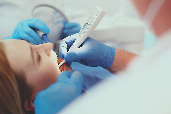 포토 JPG 해외이미지 백인 직업 라이프스타일 손 커플 응시 여자 남자 행복 안경 얼굴 백그라운드 유니폼 의자 가족 건강 병원 사랑 미소 사람 성인 두명 30대 파란색 사무실 뷰티 약 장비 환자 의사 흰색 공구 업무 입 치아 치과의사 돌봄 해외포토 서양인 시선 잡화 옷 감정 컬러 가구 비즈니스 의학 관계 모션 표정 생활 신체부위 장년 의료진 도구 작업 소화기관 파일형식 이미지허브