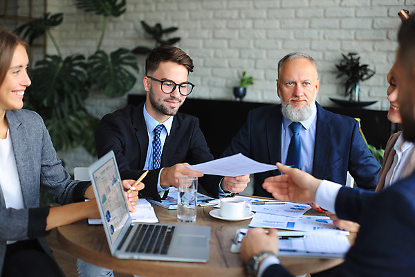 포토 JPG 해외이미지 백인 직업 여자 행복 회사 비즈니스 통신 탁자 성공 협력 설계 직장 함께함 실내 창조 사람 여러명 금융 사무실 정보 흰색 잡기 작업 비즈니스맨 계획 토론 동료 보고서 시작 천장 상담 경영자 나눔 경영 마케팅 해외포토 서양인 남자 감정 컬러 가구 다수 컨셉 관계 모션 내부 경제 직장인 리더 파일형식 이미지허브