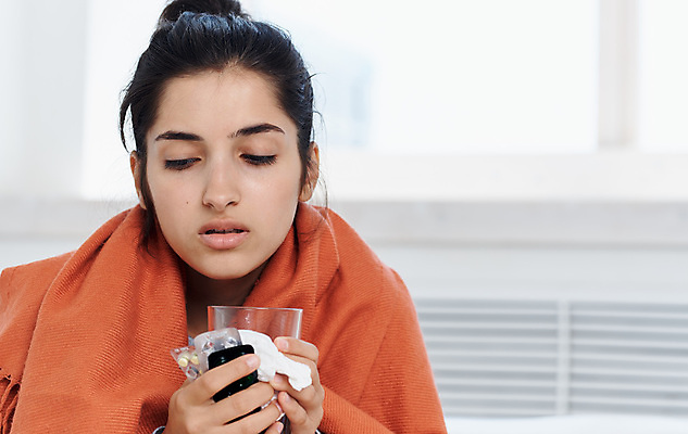 포토 JPG 해외이미지 여자 건강 피곤 한명 들기 상반신 성인 알약 약 고통 추위 잡기 화장지 질병 담요 덮기 돌봄 재채기 증상 성인여자한명만 해외포토 1 감정 컨셉 의학 모션 사람 여자한명만 성인여자만 파일형식 이미지허브