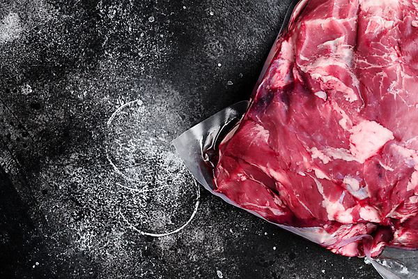포토 JPG 해외이미지 식재료 검은배경 실내 생고기 사람없음 날것 양고기 카피스페이스 진공포장 해외포토 백그라운드 포장 육류 내부 검은색 공백 진공 파일형식 이미지허브