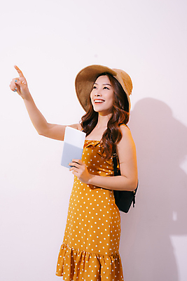 포토 JPG 해외이미지 여자 여행 실내 한명 미소 동양인 성인 여행객 캐리어 즐거움 흰배경 여행용품 여행준비 성인여자한명만 해외포토 1 감정 백그라운드 표정 사람 인종 내부 여행가방 흰색 오브젝트 준비 여자한명만 성인여자만 파일형식 이미지허브