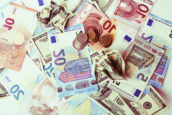 포토 JPG 해외이미지 종이 백그라운드 돈 비즈니스 성공 사람없음 초록색 금융 경제 세계 글로벌 달러 동전 저축 유로 흰색 변화 재산 가난 심볼 사인 투자 흙더미 제비 계산서 대출 고립 깨짐 위기 전국 진짜 유대감 해외포토 컬러 컨셉 조류 흙 파일형식 더미 이미지허브