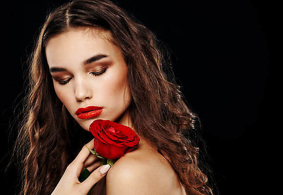 포토 JPG 해외이미지 백인 여자 포즈 한명 들기 상반신 성인 옆모습 화장 뷰티 장미 눈감음 성인여자한명만 해외포토 서양인 1 꽃 뷰포인트 모션 사람 여자한명만 성인여자만 파일형식 이미지허브